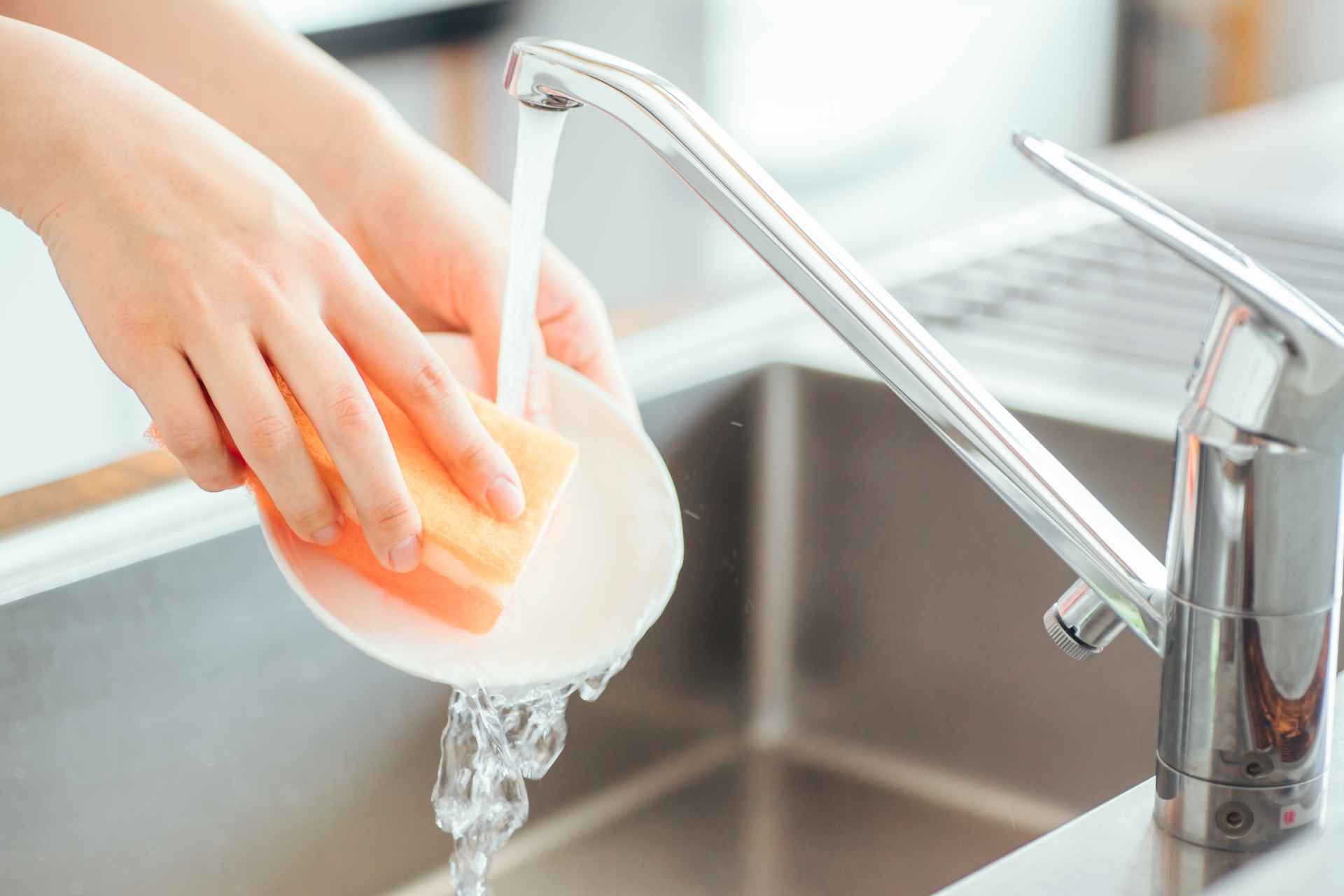 ささくれができる原因とは？食べ物からビタミンを摂取するケアなどを解説